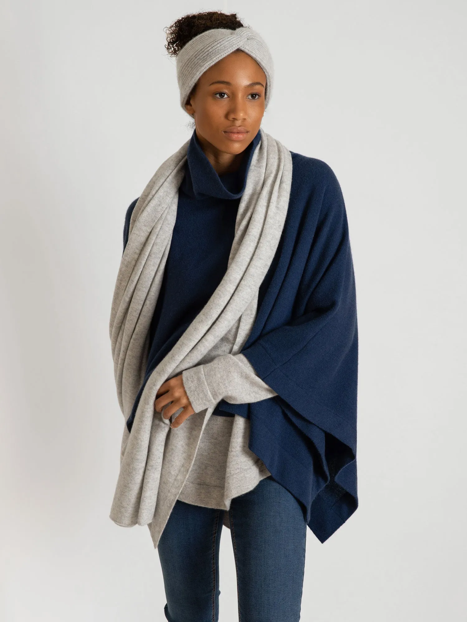 Cashmere poncho "Ylva" - mountain blue