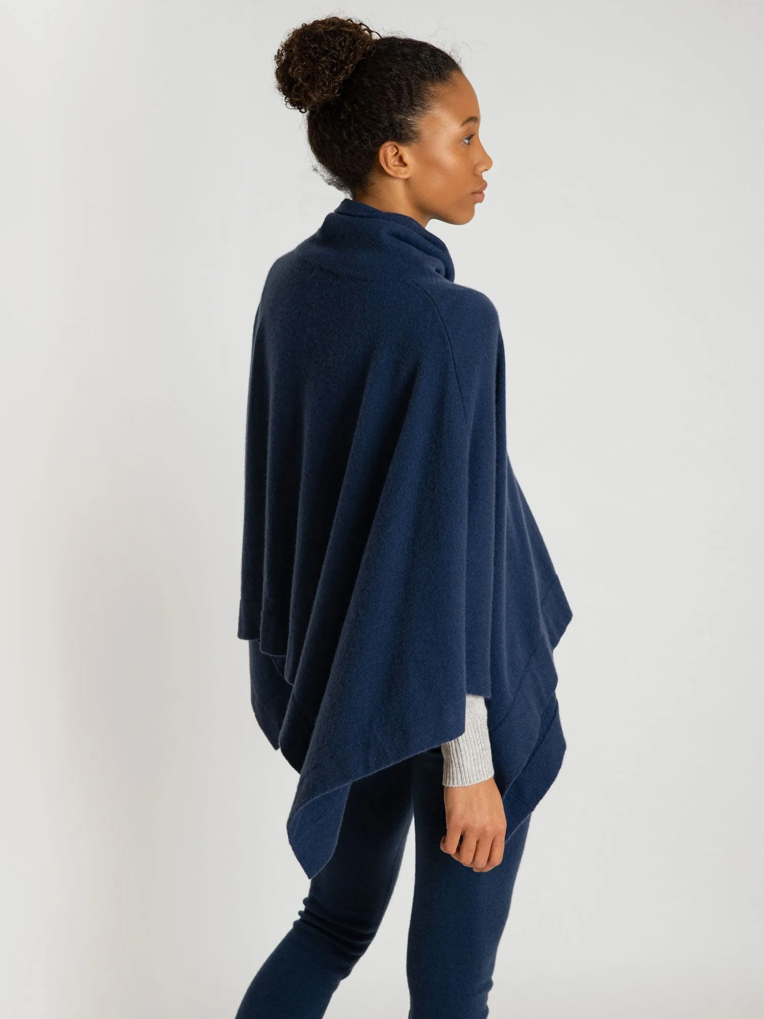 Cashmere poncho "Ylva" - mountain blue