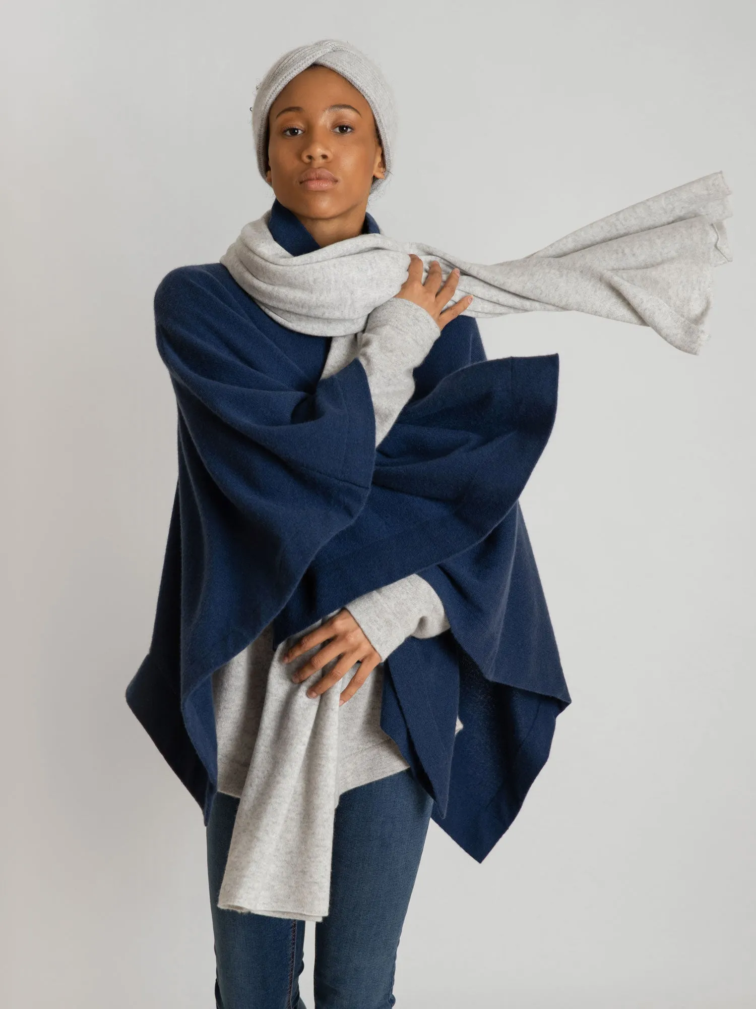 Cashmere poncho "Ylva" - mountain blue