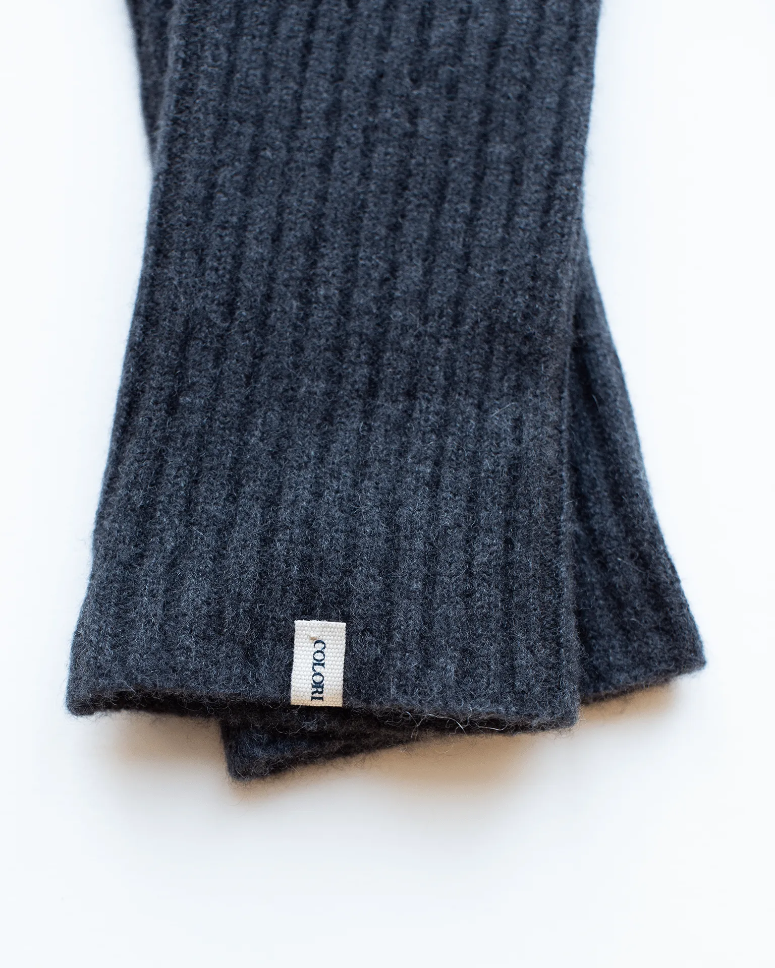Wrist Warmer in Carbon