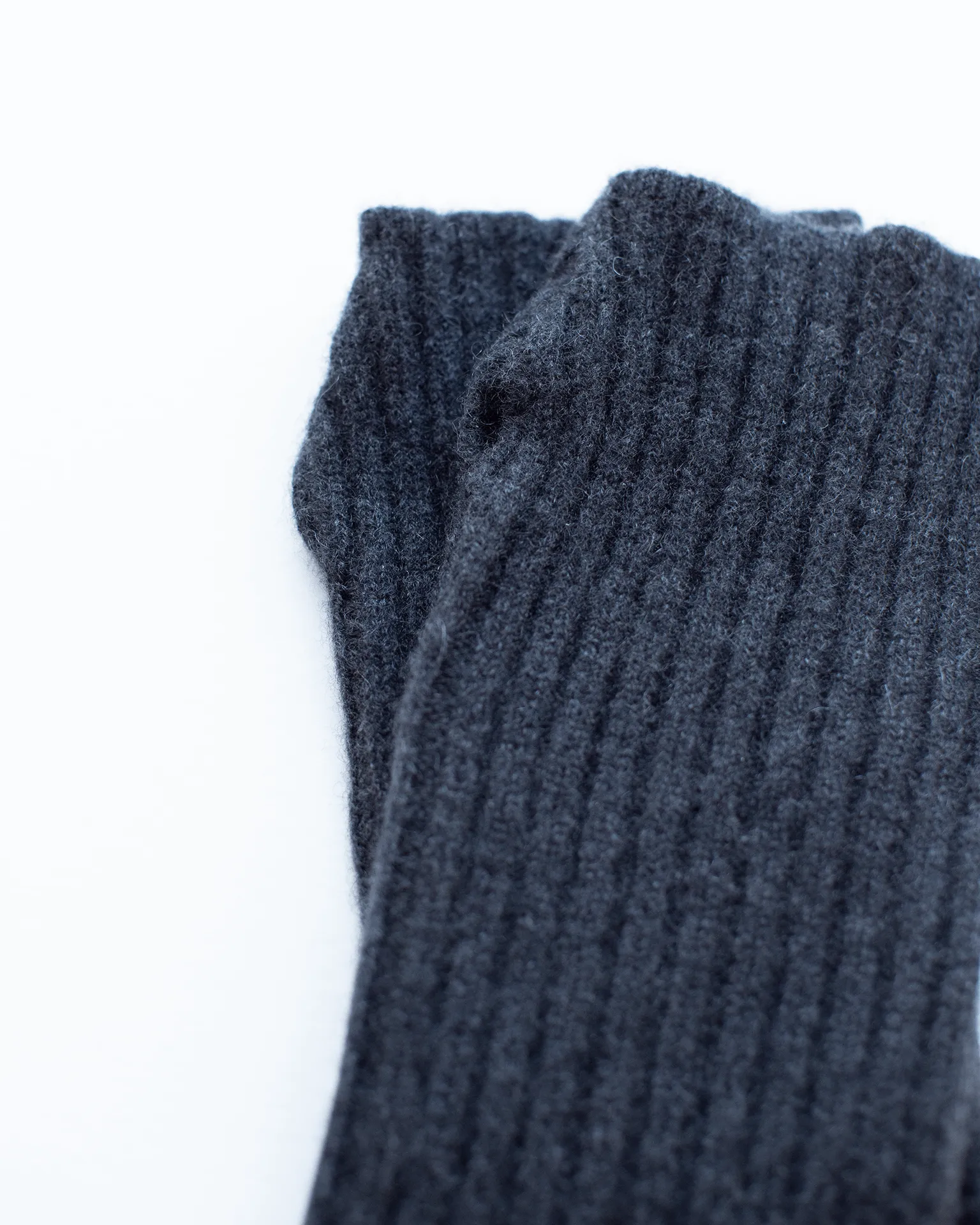 Wrist Warmer in Carbon